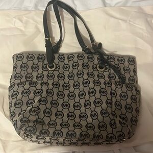 Micheal Kors Beige/Black Leather jet set Tote